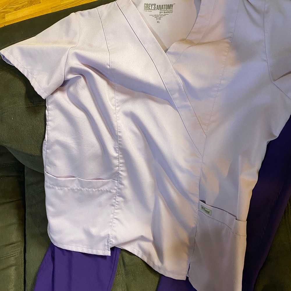 Grey’s Anatomy barco scrub top!